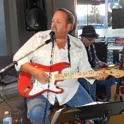 David F Ross is a singer and songwriter based in Kelowna, BC, Canada.