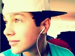 I am a big fan of Austin Mahone... AUSTIN MAHONE CALL ME... Lol