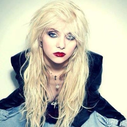 Sexy little vamp ready to rumble. Supposed part of the Petrova bloodline. Enjoys playing guitar, singing, and ripping your pretty little neck out. [TVD RP, MC]