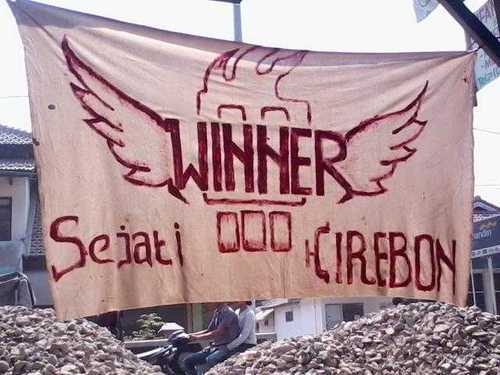Membntuk organisasi comunity itu untuk mnsuport&slalu mndukung sang idola kami winnerbon slalu mndukung @WINNERband_|\m/ ROCK tak prnh MATI \m/ @winnerbon