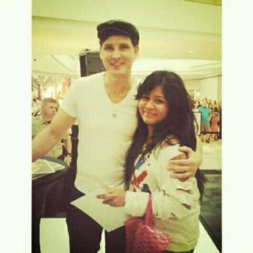 OhhWallflower's profile picture. Right now we are alive and in this moment I swear we are infinite.