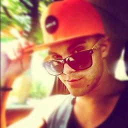 Esta twitter no es el verdadero. Solo lo ise porq tengo una pagina de Carlos Pena. Y pos bueno aqui estoy para ustedes. Si me sigues te sigo.