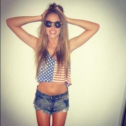 16 , I Love Summer. I Live In California AMHS Junior 
Enojy Life To The Fullest  #Directioner