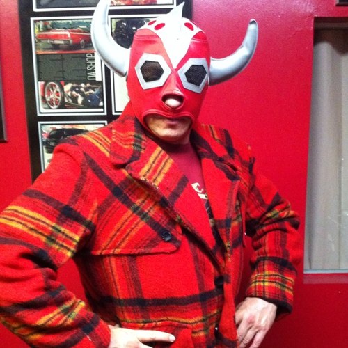 Semi-retired luchador who loves himself some booze & rocknroll & @beerbaseball_ field correspondent