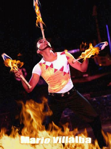 soy artista de circoo!! malabarista , cubo y bailarinn