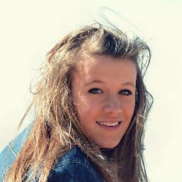 Ho, hey ! Moi c'est clémi , 14 et demi et j'suis trop swAaâGy ! (lol)
@whiskyinabowl  3