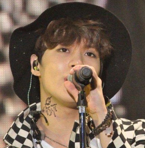 태민 군의 포로입니다.