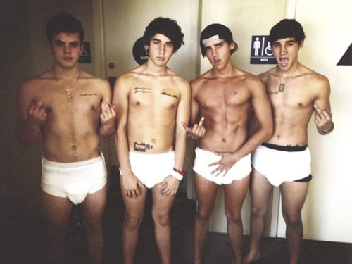 Ima Belieber . I LOVE THE JANOSKIANS !!! Beau , Luke , Jai , Daniel , James sexy mofos !!!