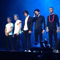 Nossa página no Facebook : Apenas 1Directioner