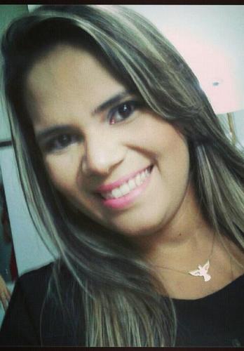 Nunca desisto dos meus sonhos por mais que apareçam os obstáculos todos nós nascemos pra vencer ainda mais quando nosso escudo é Deus....
