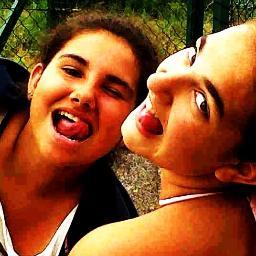 me encanta estar con mis ami@s y con mi novio son los mejores