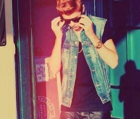 Creo que con la palabra loca me puedo definir perfectamente.Bieber como forma de vida.Portadora.¿Alguien me enseña skate?Gracias.Joshua Ryan Hutcherson.