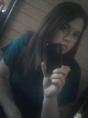 alegre, gritona y super buena persona creo yo :-)
