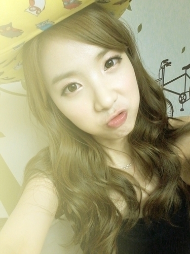 [StayClosed_RP] [1/1 Yours] Kim Jisook of Rainbow. 90lines, still young right? Rainbow' Color: Green