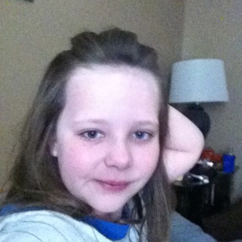 Hi my name is emily i love one direction harry is my dream boyfriend my youtube channel is hyperpiper2012 im 12years old my email is emilyfarler@gmail.com