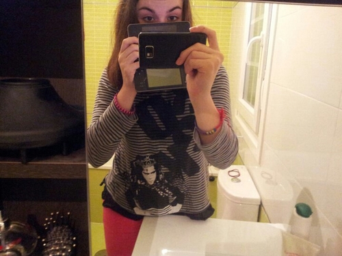 NereaRamos99's profile picture. Otra más del siglo pasado. Esnifo tiza y polvos de talco. Llamame loca, lo reconozco. Soltera, follame, enserio.