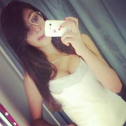 15 anos, canceriana, colorada, estudante, ciumenta, muita chata, sou casada com o @Harry_Styles  , amante do @ZacEfron   melhor amiga Camila ♥
