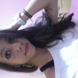 Amo 1D,gosto de brigadeiro,sou muito viciada em 1D,odeio gente falsa,Curto bastante Nirvana,Bon Jovi,Chalie Brow Jr. :3