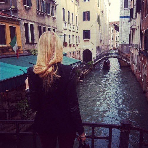Heloo!:) photography 3 / green day / swedish house maffia /  guitar / i love italy!!!! 
/ single