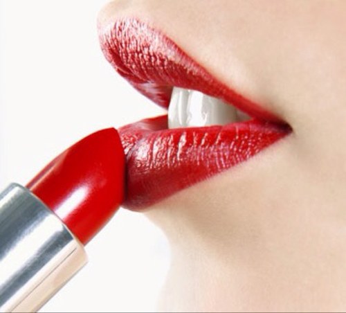 _lipsticks's profile picture. We are but three clumsy female types known as GG, Awks and Pix. We do stupid things very often.