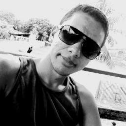 sou um cara cheio de sonhos, muito feliz e com saúde pra dar e vender.