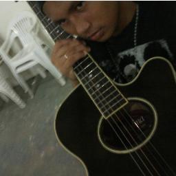 Sou musico toco diversos instrumento,tenho um ministerio chama-se Satélite 6
tocamos nao para nossa gloria mais para GLORIA de que merece DEUS...