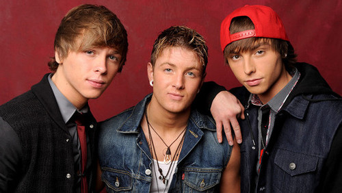 ♒ Official Emblem3 Singapore twitter page ♒ Follow for Emblem3 updates & many other things! ♒ @LaraineClaire follows ♒ #teaminspire ✌
→please follow back←
