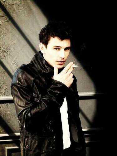 I'm james franco and I'm engaged to ariana grande @worthlessfaux
