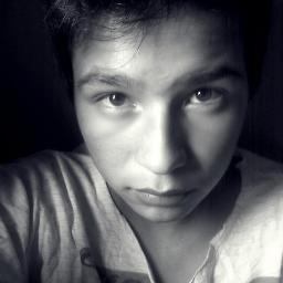 Patinar es un buen ejemplo de compañerismo porque todos compartimos lo que son las caídas y lo que son las victorias  ╰ɵ───ɵ╯
