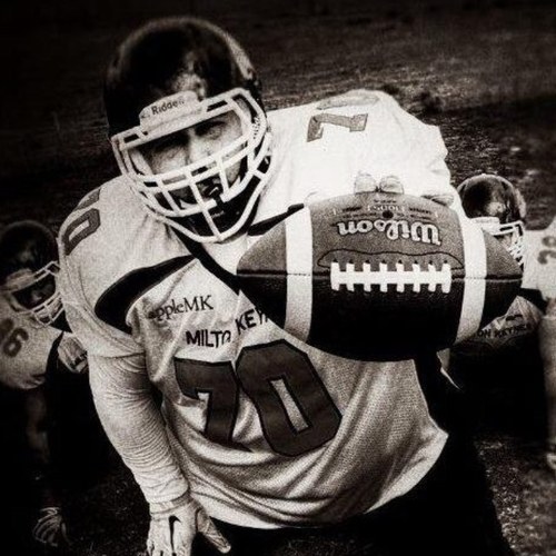play american football, love cod n socialising with mates. also love food...#justsaying