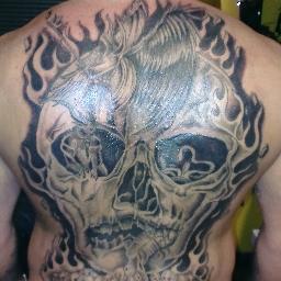 Imprenditore di se stesso con un unico grande amore, la Juventus ed una grande passione, i tatuaggi.