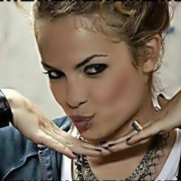 SOU UMA LUAR FANATICA AMO REBELDE E SOU FELIZ POR ISSO GOSTE VC OU Ñ!! ME SEGUEM BJS!!