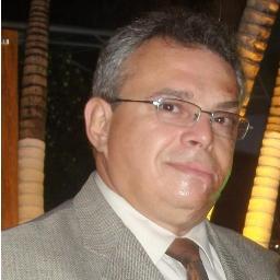 Administrador, Psicanalista Clínico, Teólogo, com especialização em Arteterapia, Psicopedagia, Recursos Humanos e Coach.
