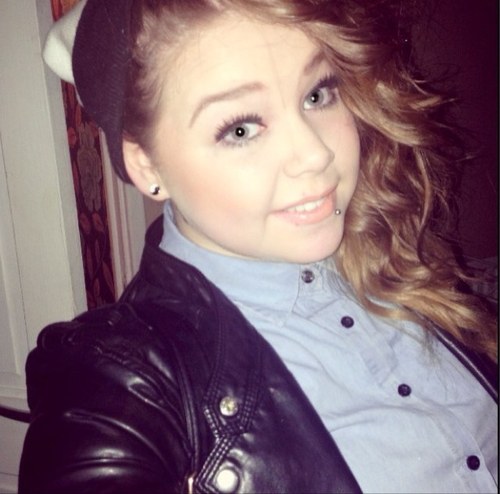 GeeWhizzla's profile picture. Heyyooo! Im Gee (; I dont properly understand Twitter tbh But im hilarious and you should follow me Ciao Bitches ☮ xxxxxxx