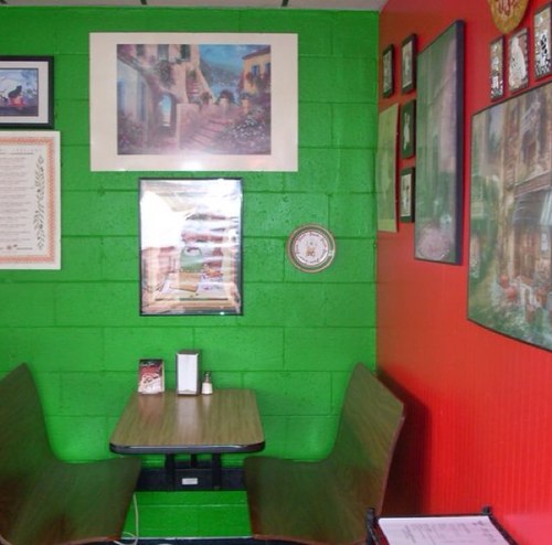 Our imaginative menu of sandwiches, pizzas, wings, appetizers, and salads is extensive-we'll gladly make custom orders at your request.
#LiveWell #EatAtGardos