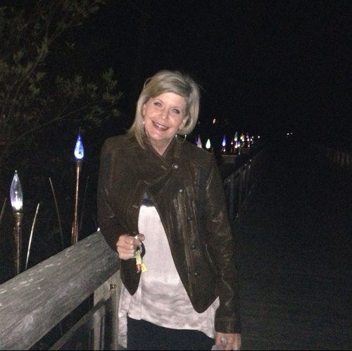 oneartsyfartsy's profile picture. 