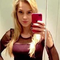 Bio(¿) Fala serio como eu vou resumir meu amor por a Sophia..Ah ela é minha vida......I Love You Abrahão