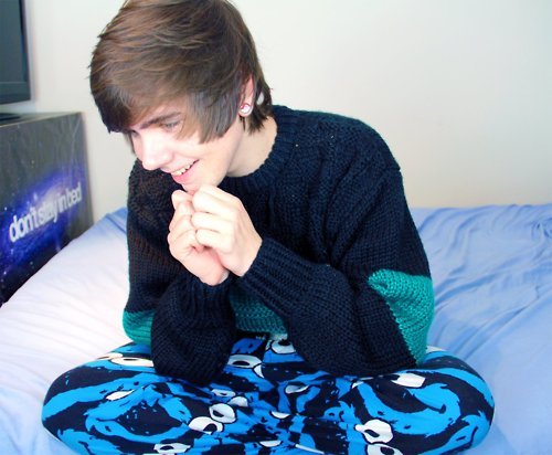 ♥ Official weirdo. @vegangamer1980 's Best Friend. I love Damon Fizzy! Fizzy Family Forever. ♥