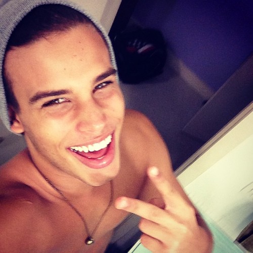 Razão do meu sorriso. Ganhei #RT do @jcoutop9 e ele me respondeu dia 15-04-13 e me seguiu dia 17-04-13 @P9_Official  me respondeu 10-04-13  Since : 03-04-13