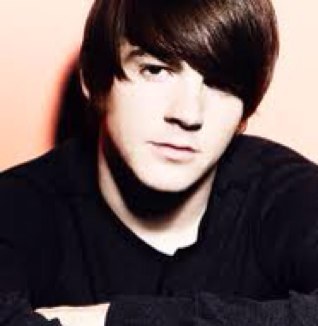 Lots of people seem to hate Drake Bell. This is stupid. We're here to STOP the Drake Hate by reporting all the users who hate on Drake. To co own, DM me!