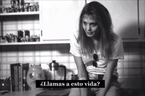 ¿Lloras todas noches? ¿Tienes escapes diferentes como tomar, fumar, drogarte, cortarte? ¿Vomitas? ¿No comes? Yo no estoy para juzgarte, pero te puedo apoyar.