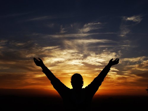 _motivating's profile picture. I make the impossible possible, I make the hard easy, I make the sick healthier, I make the happy much more happy. So follow me.