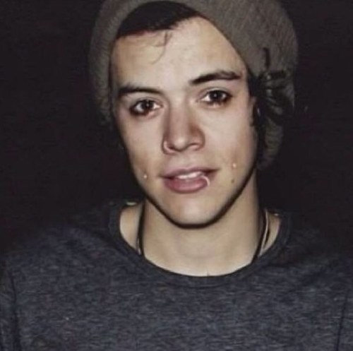 hi im 15, i love @onedirection , 0/5 follows haha. im in love with @NiallOfficial qowifhjh i follow back. (: