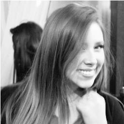 Estudiante de Nutrición en la Unab Viña del mar, 22 años. Loca, intensa y maniática, buscando la simplicidad extrovertida de la vida.
