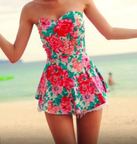 TweetbelowBelow's profile picture. I Post Funny Tweets! #TeamFollowBack belieber,directioner etc...