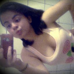 Um livro, uma música, um filme, romance talvez, um sentimento. Uma comida, um cheiro, um carinho. Um sorriso, uma palhaçada, um pensamento e uma lagrima. Um Eu.