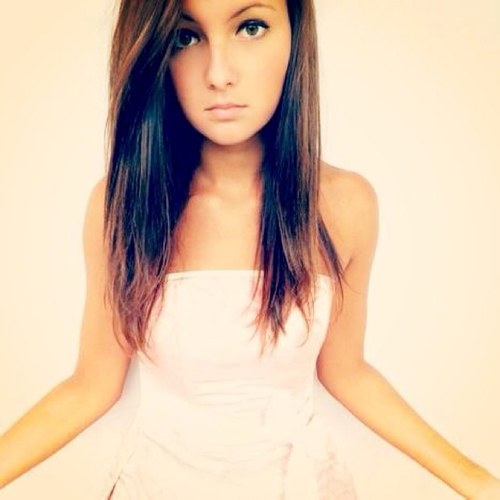 Im Rachel. 17. 4'11. Lesbian. Skateboarding. Weed. Money. San Antonio Texas.