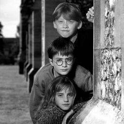 I´m a real directioner c: love 1D is my profession . I Love Hp now. Magic is life , without it would be worst than Askaban.  c: 
Follow me. c: Kisses!