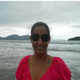 Mulher cristã, brasileira, mãe, amiga, professora, em constante transformação, todo dia me renovo e me desdobro em minhas funções, mas sou e sempre serei ÚNICA!