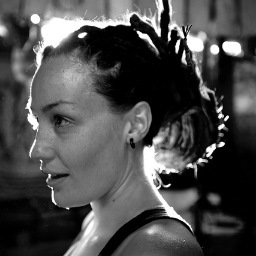 Freelance photographer based in Sydney, Australia with a passion for feminism, cycling, music, vegan cooking and dreadlocks.